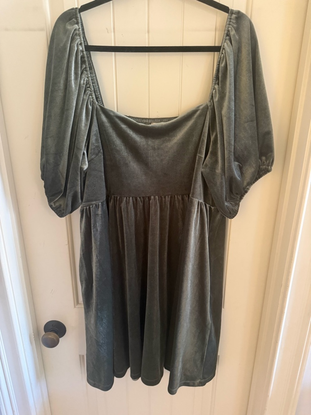 Tula Velvet Puff-Sleeve Midi Dress in Sage